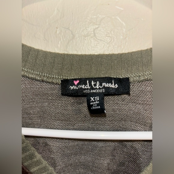 EXTRA SMALL Women’s Mixed Threads crop-top - Picture 2 of 3